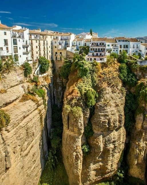 From Malaga: Ronda & Setenil de las Bodegas Guided Day Trip - Guides, sound, and the bilingual advantage