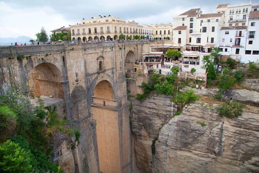 From Malaga: Ronda y Setenil de la Bodegas Day Trip by coach - Practical tips for a smoother day in Ronda and Setenil