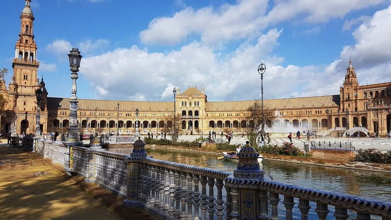 From Malaga: Seville Day Trip with Real Alcázar Tickets - A comfortable Seville day trip from Malaga, with built-in city orientation