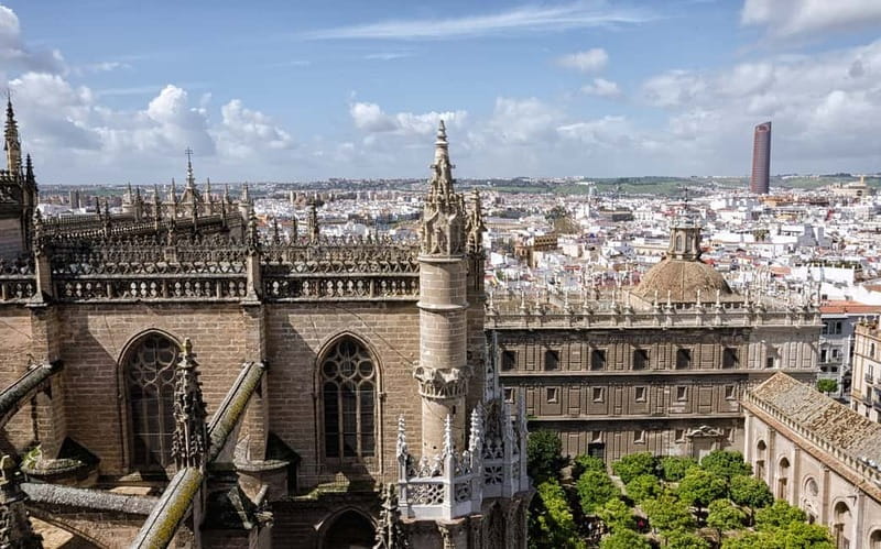 From Malaga: Seville Day Trip with Real Alcázar Tickets - Plaza de España and the best photo stop before you start walking
