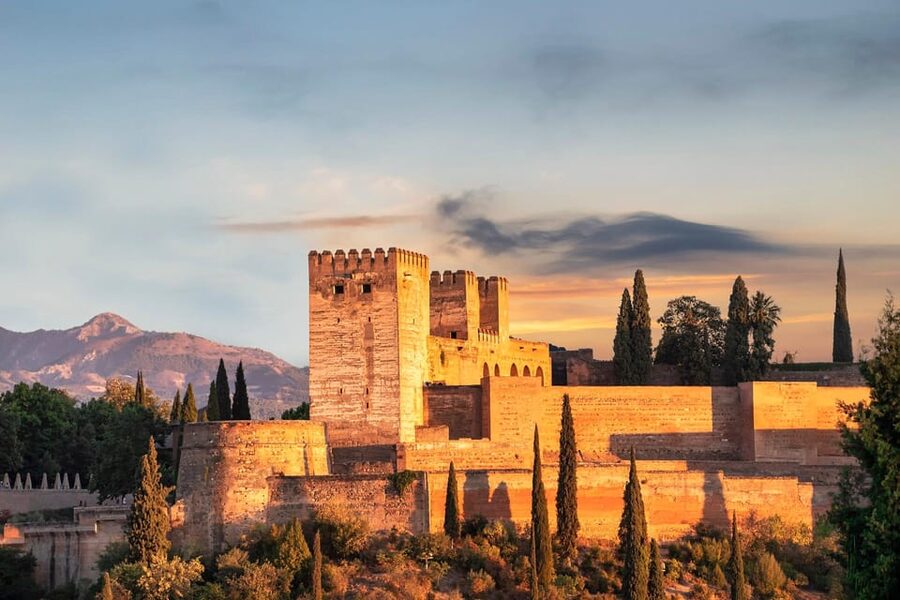 From Málaga: Sunset Alhambra Tour with Tickets - Key things to know before you go