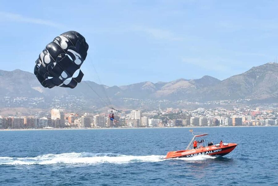 Fuengirola: Deluxe Parasailing Flight from Fuengirola Port - The EPPA-style safety briefing and the t-shirt rule