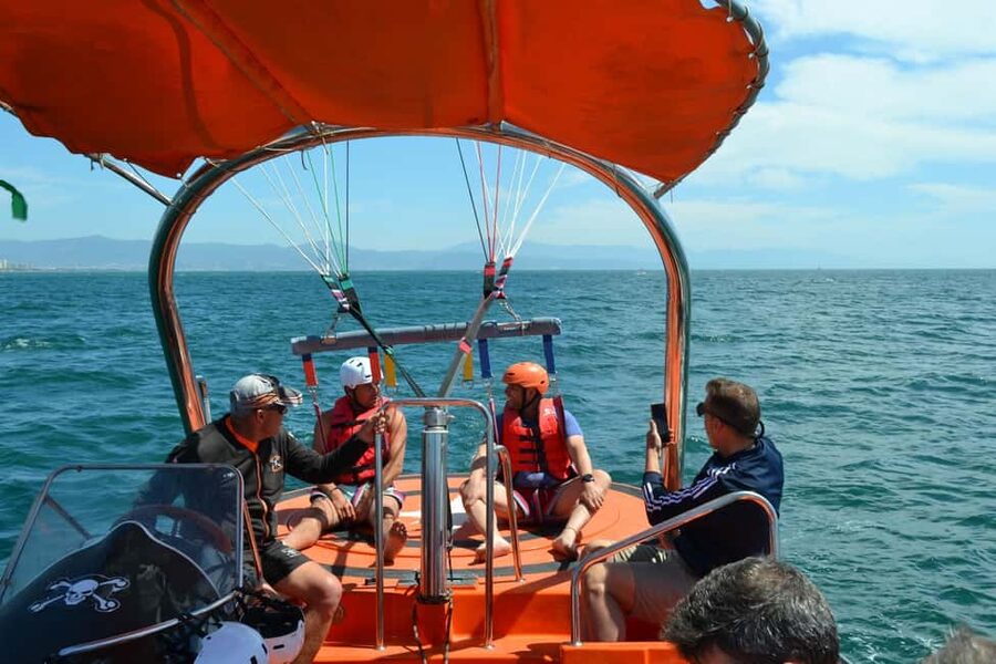 Fuengirola: Deluxe Parasailing Flight from Fuengirola Port - Price and value for a one-hour deluxe flight