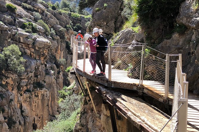 Full Day Walking Tour to Caminito del Rey - Getting started: the Gaitanejo reservoir and the control point routine