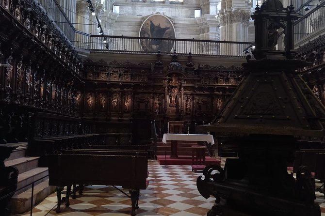 Guided visit to the Cathedral of Malaga and its surroundings - Your 90-minute plan: timing, group size, and what to expect