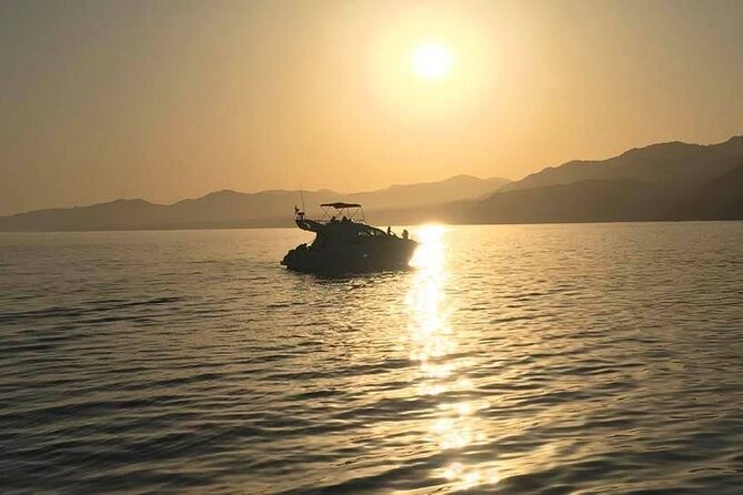 Half-Day Luxury Motor Yacht Cruise in Granada - Snorkeling, swimming, kayaking, and paddleboarding time
