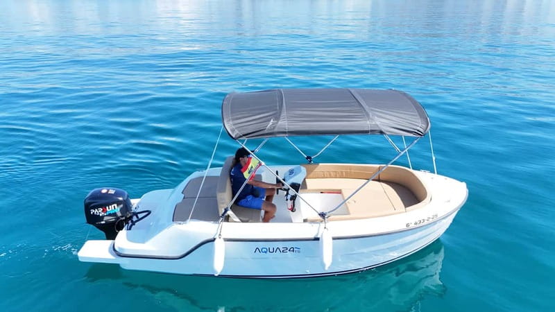 Malaga: 5-Seater Speedboat Boat Rental Without a License - Captain mode on the Costa del Sol, without needing a license