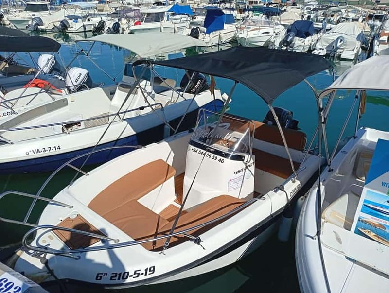 Malaga: 5-Seater Speedboat Boat Rental Without a License - What the boat gives you, and what you must bring