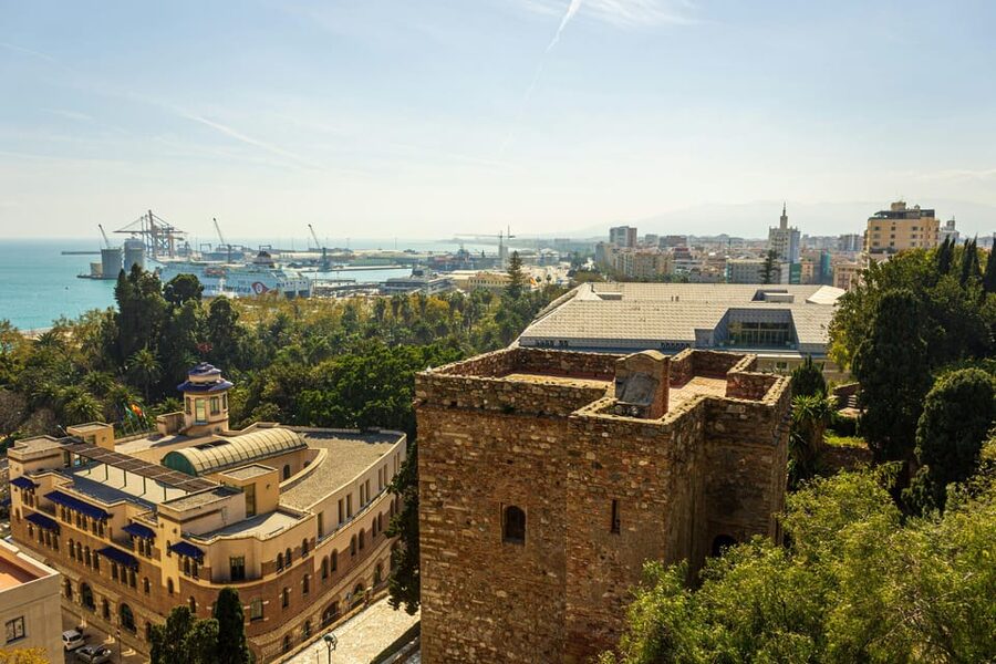 Malaga: Alcazaba and Roman Theatre Private Tour With Tickets - Ramparts and panoramas: the Christian conquest viewpoint