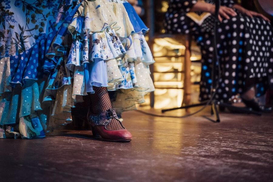 Malaga: Authentic Flamenco Show at El Gallo Ronco - Food and drinks: how to plan a tapas night without getting surprised by costs