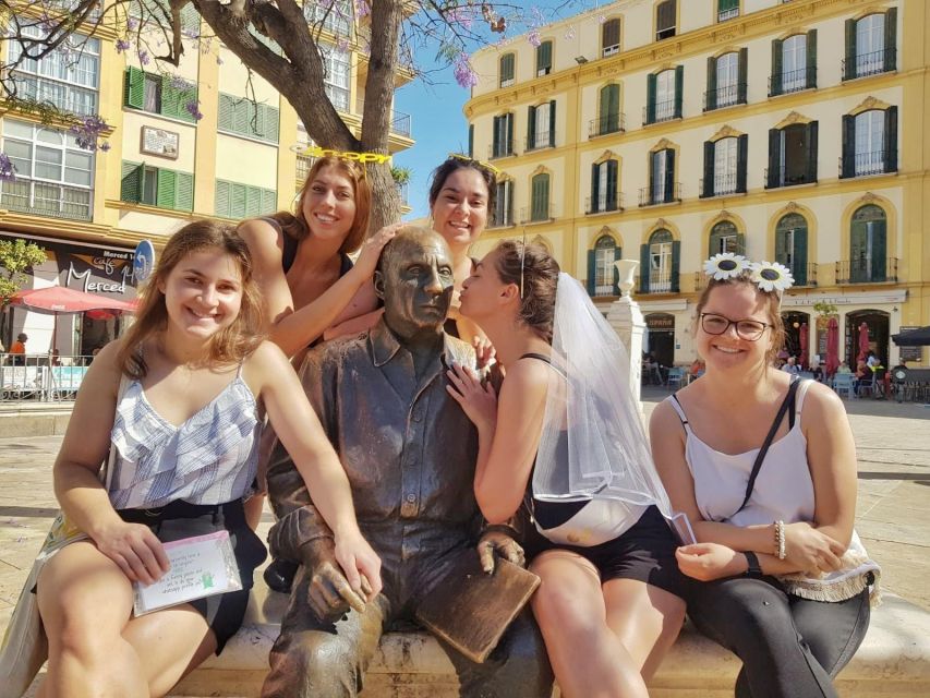 Malaga: Bachelorette Party Treasure Hunt - The treasure bag, compass, and why you do not need your phone