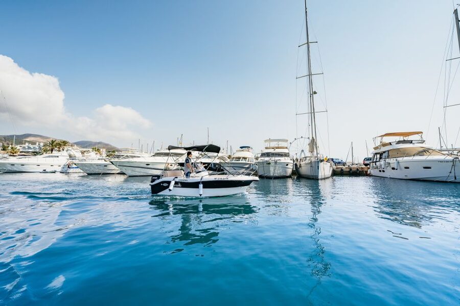 Malaga: Boat Rental without a License for Dolphin Watching - Your mini-itinerary: departure in Benalmádena, cruising, and return