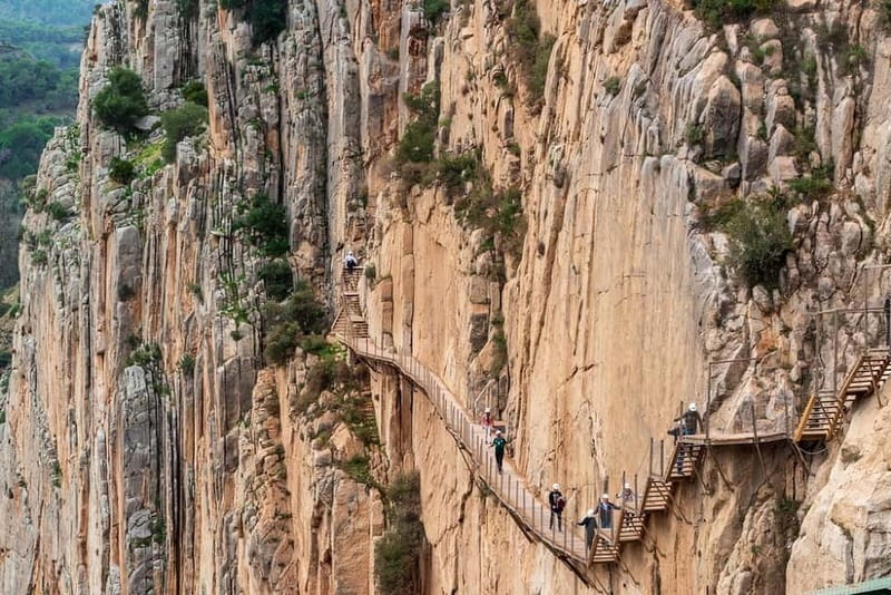 Málaga: Caminito del Rey and Álora Village Tour with Tapas - Caminito del Rey: 100 meters up, narrow paths, and griffon vultures