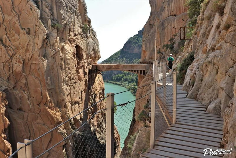 Málaga: Caminito del Rey and Álora Village Tour with Tapas - Tapas lunch in Álora: the part that makes the day feel complete