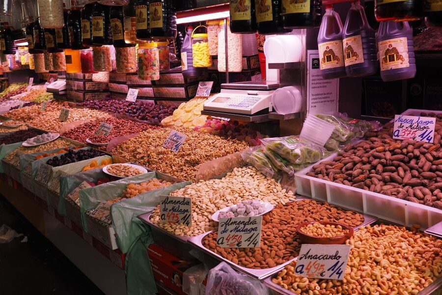 Malaga: City Center Walking Tour with Tapas Food Tastings - The 3-hour rhythm: walking smart, not rushed