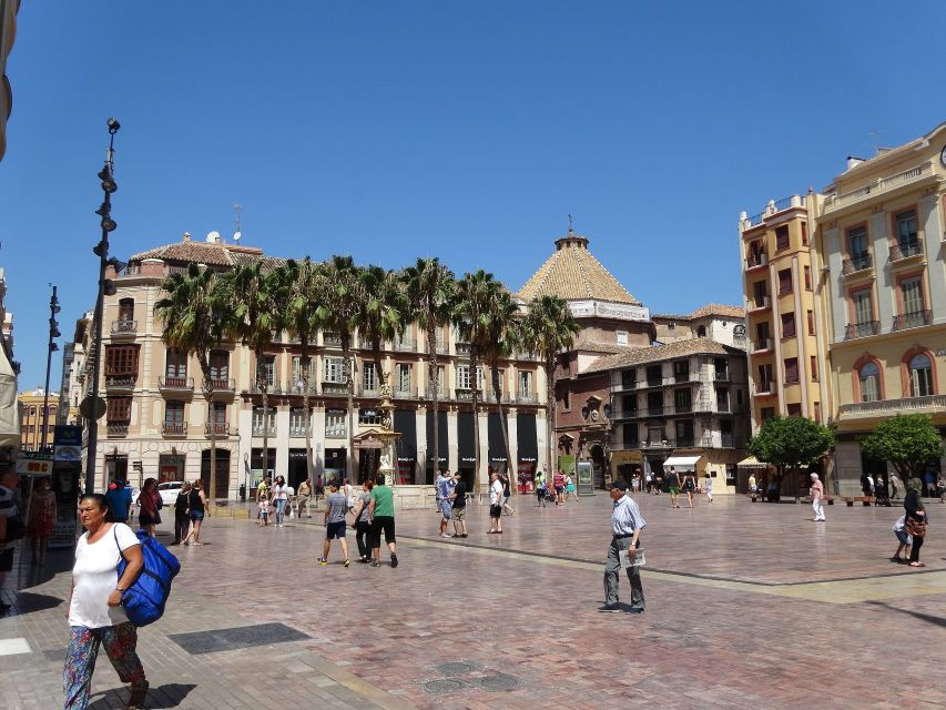 Malaga: City Center Walking Tour with Tapas Food Tastings - How the route stays local-first instead of tourist-only