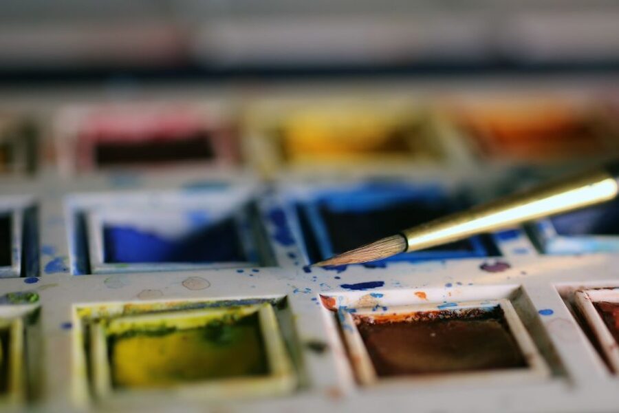 Malaga: Drawing & Painting Lesson Outdoors - Small-group energy: feedback without crowding