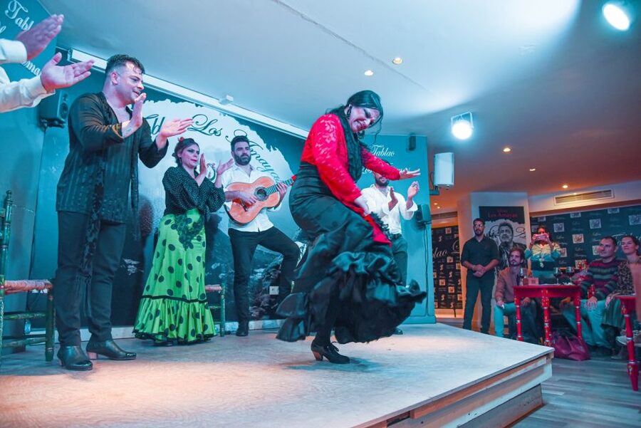 Malaga: Flamenco, Tapas, and Wine Tour - The tasting formula: 7 to 8 homemade tapas plus 3 local drinks
