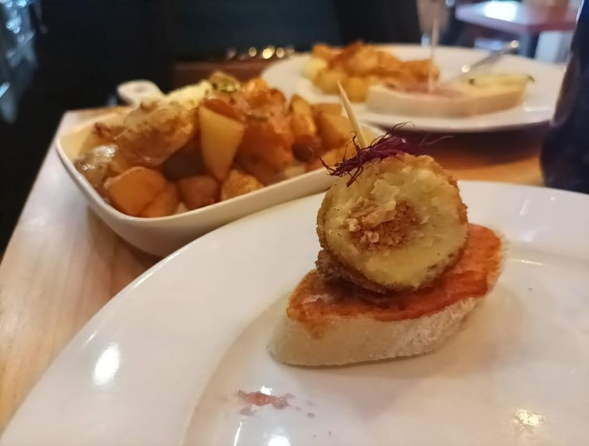 Malaga: Food Tour with Local Guide, Tapas, and Drinks - What you drink in Malaga: wine, sangria, beer, and pacing tips