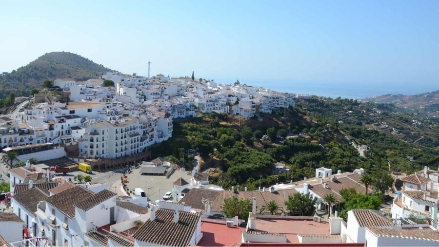 Malaga: Frigiliana & Nerja Tour with Local Product Tastings - The local product tasting: small time, real flavor focus
