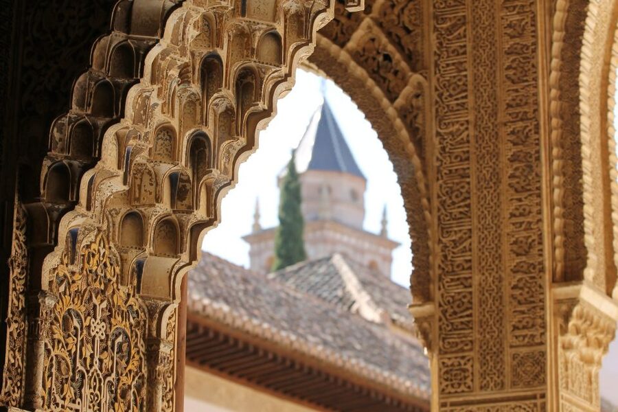 Malaga: Granada Day Trip with Alhambra, Palaces and Gardens - Key points before you go