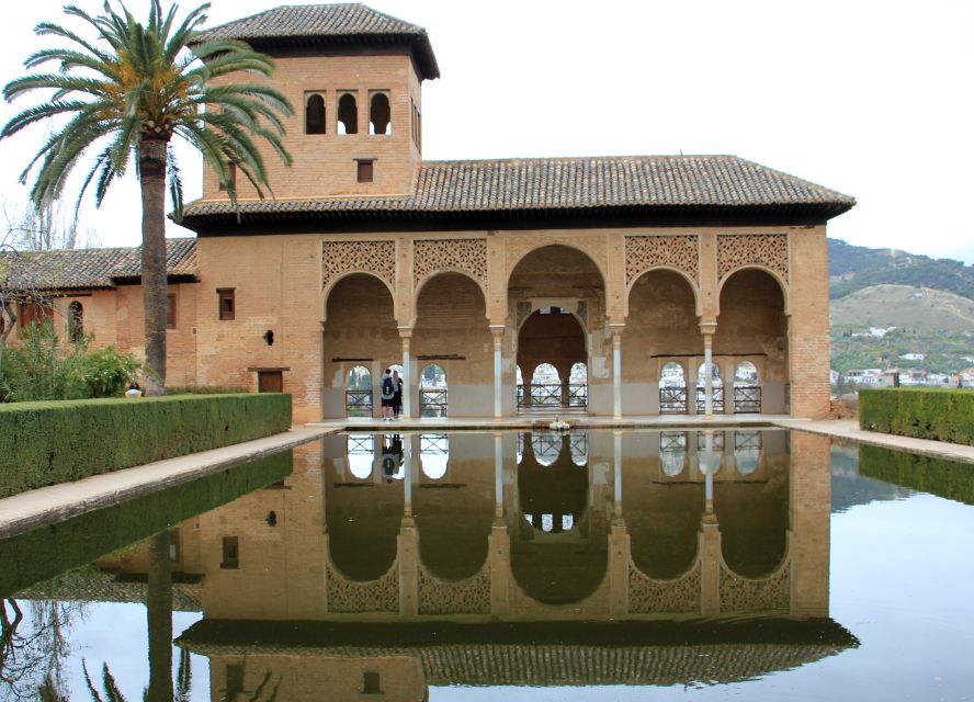 Malaga: Granada Day Trip with Alhambra, Palaces and Gardens - The big picture timing: what you gain, what you might feel missing