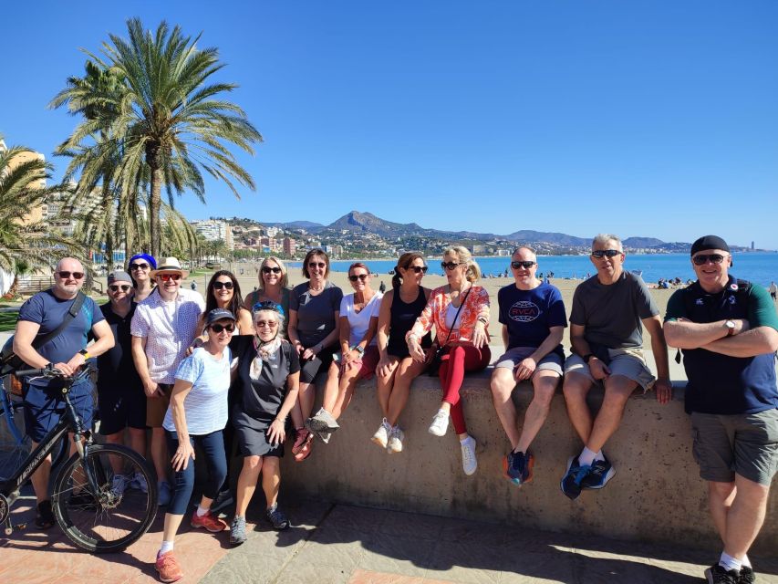 Malaga: Guided Bike Tour - P.º Reding to Paseo del Parque, a palm-lined warm-up with sculptures