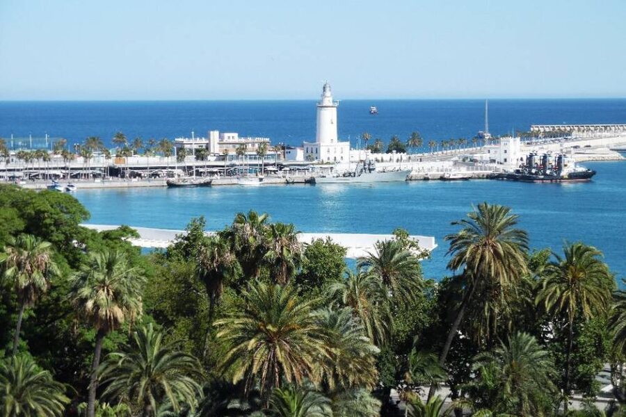 Malaga: Guided E-Bike Tour - Back toward the port, lighthouse, Muelle Uno, and Palmeral