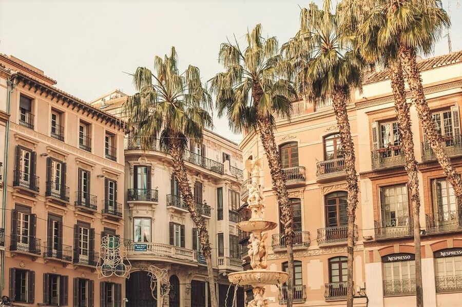Málaga: Highlights, Old Town & Viewpoint Walking Tour - The viewpoint hike to Málaga Bay: the rare moment you will remember
