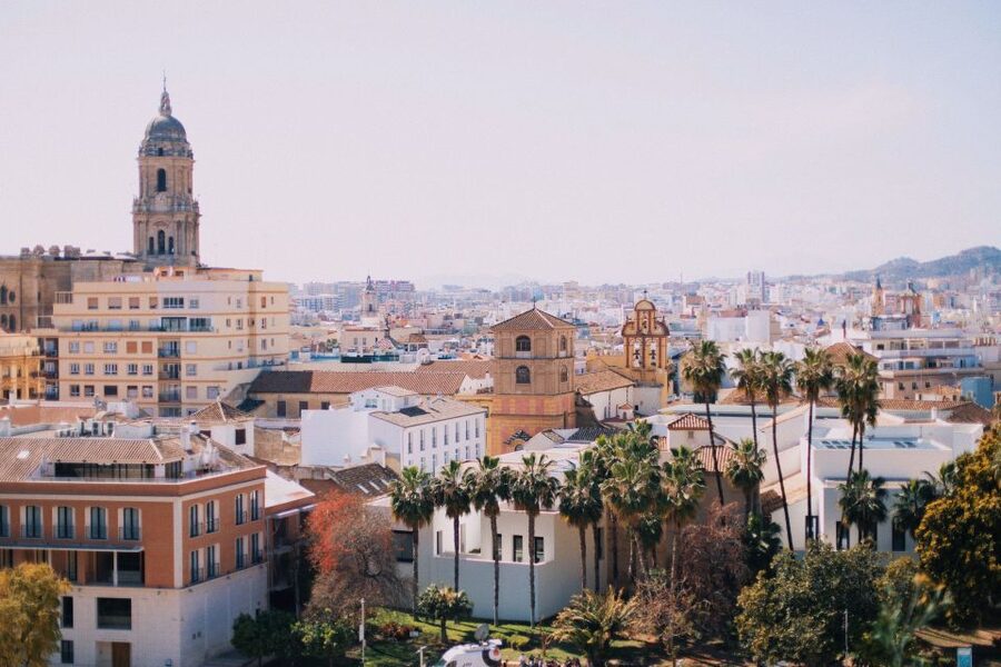 Málaga: Highlights, Old Town & Viewpoint Walking Tour - Meeting at the White Fountain, then locking in your bearings