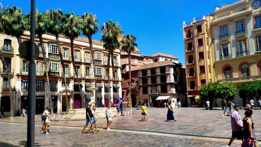 Málaga: Historic Center Tour with Local Guide - Málaga Cathedral and La Manquita: Why One Tower Matters