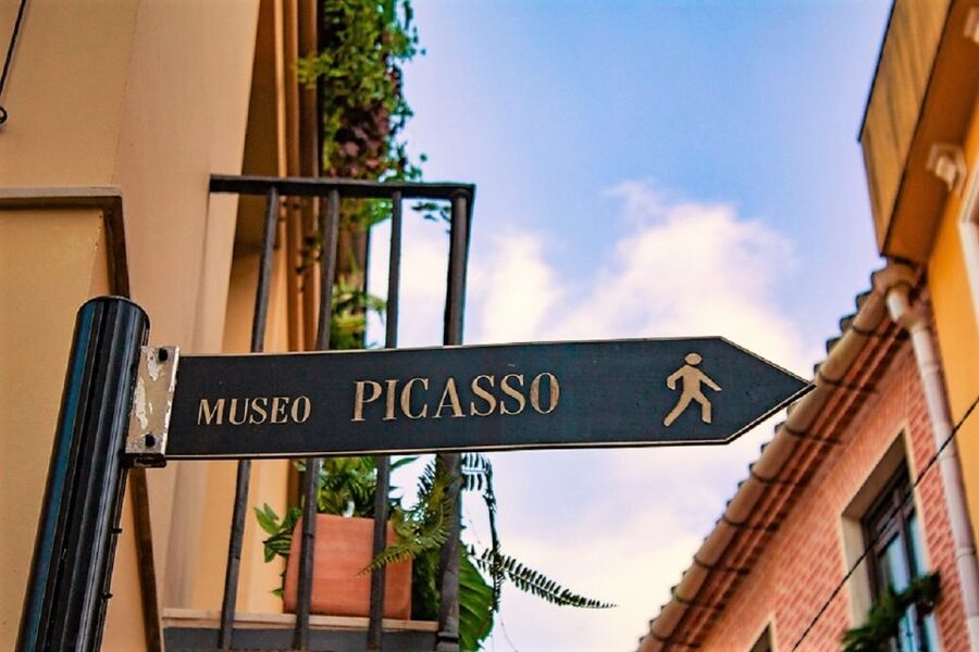 Malaga: History of Picasso Guided Walking Tour - Church of Santiago and the Picasso museum stop, close enough to matter