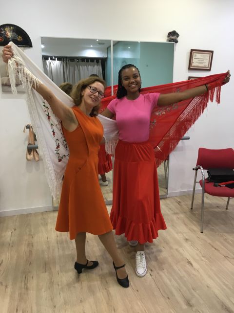 Málaga: Learn to dance flamenco rumba in 45 minutes - December flamenco rumba: festive choreography with Spanish holiday music