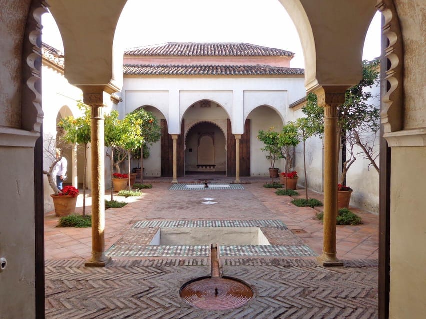 Malaga: long highlights tour with skip-line-tickets - Picasso Museum: art focus plus the human story