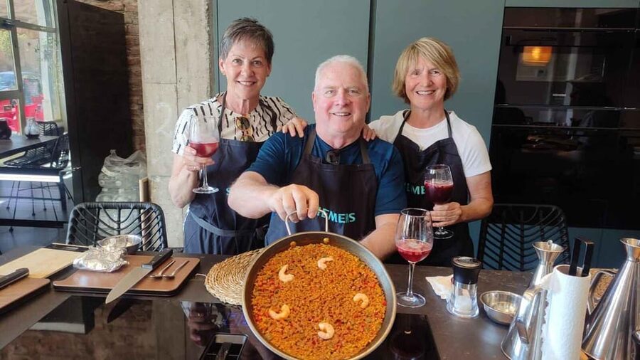 Málaga: Paella and Sangria Cooking Class with Market Visit - Why this Málaga paella class feels different from the usual show-and-cook
