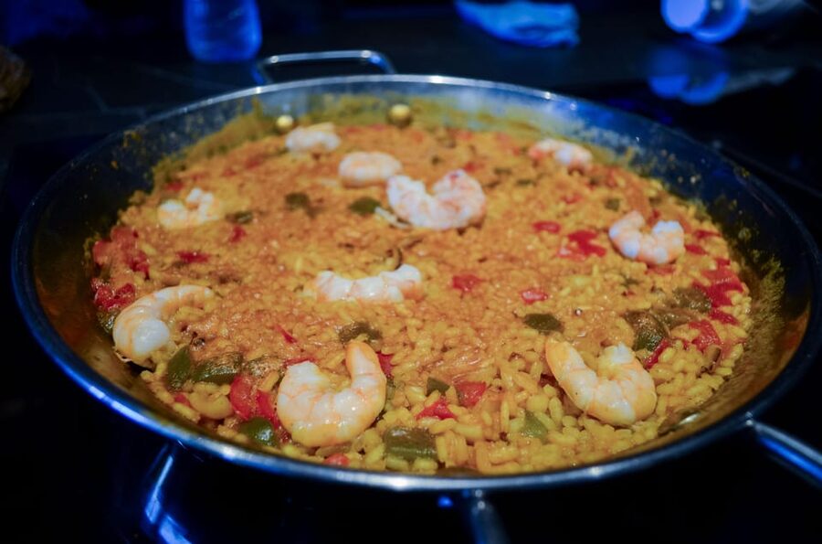 Málaga: Paella and Sangria Cooking Class with Market Visit - Entering Kulinera: where the class starts and how to arrive simply