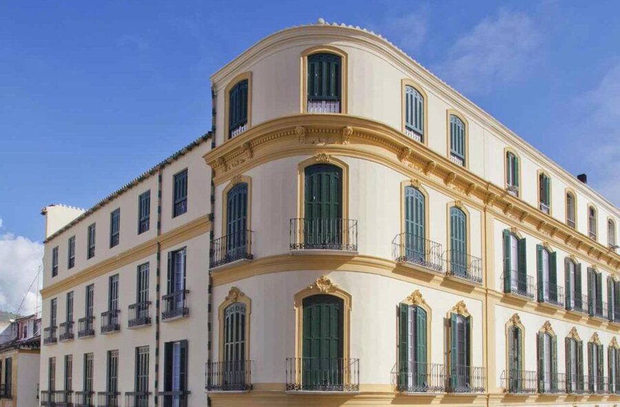 Málaga: Picasso Birthplace Museum Ticket & City Audio Guide - The Church of Santiago stop: a meaningful waypoint, not just a photo op