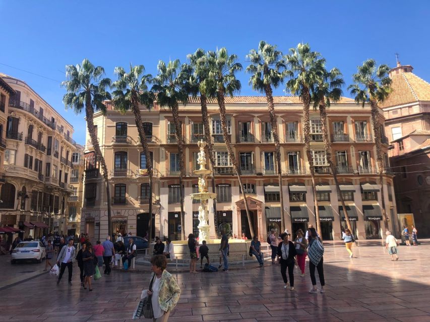 Malaga: Premium Guided Bike Tour - Key highlights at a glance