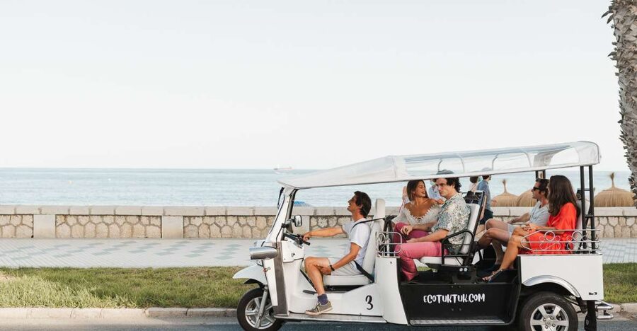 Malaga: Private City Tour by Eco Tuk Tuk - 1-2 hours of orientation: what changes with tour length
