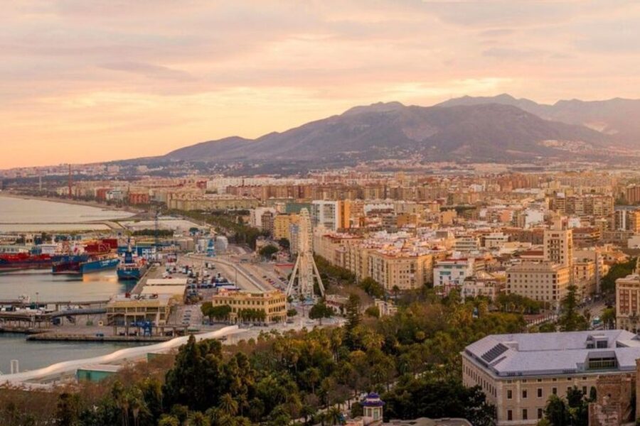 Malaga: Private custom Walking tour with a local guide - Pickup in Malaga, and how to plan your meeting point