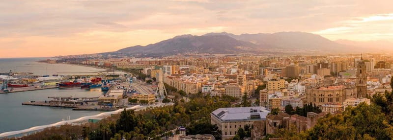 Malaga: Private Walking Tour with Official Guide - Where the tour starts, and how to use the first minutes well