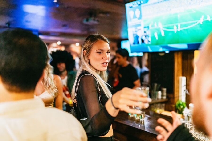 Malaga: Pubs and Clubs Crawl - Meeting at Starbucks and How the Night Stays on Track