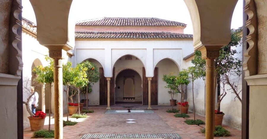 Malaga: Roman Theater and Alcazaba of Malaga Guided Tour - Alcazaba of Malaga fortress walk: Arabic influence and big city orientation