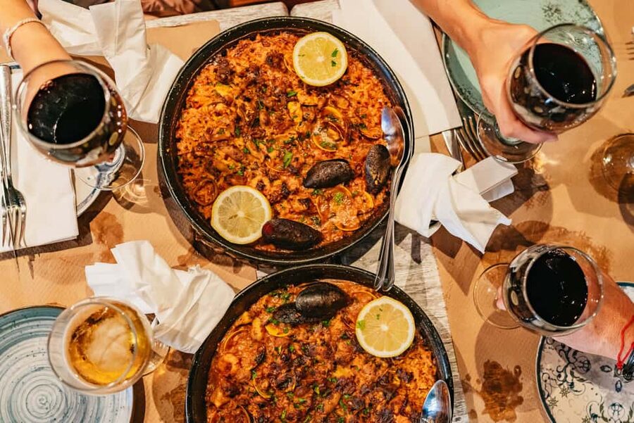 Malaga's tradition and tapas tour with Official Guide - Starting at Antigua Casa de Guardia, where to find your group fast