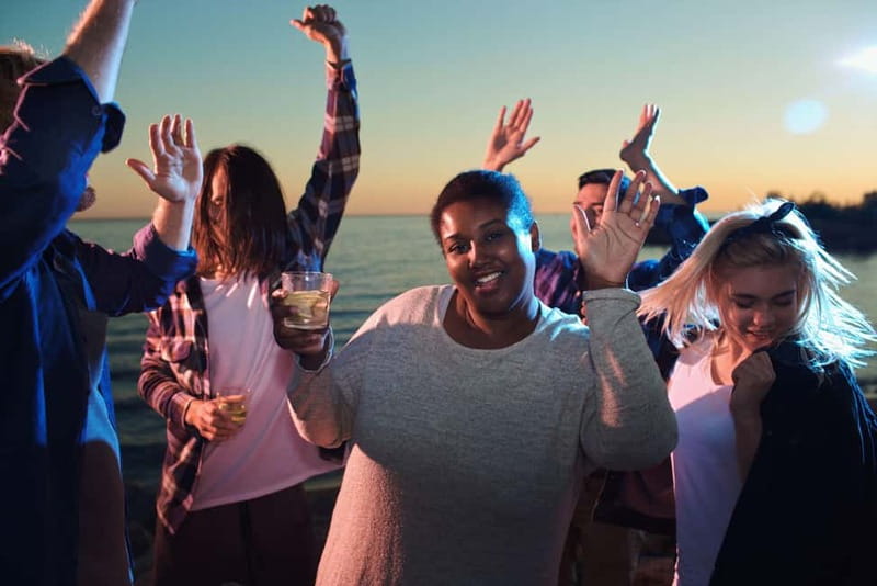 Malaga: Sailing Catamaran Sunset Cruise with Live DJ & Drink - Is $25 good value for 90 minutes at sea?