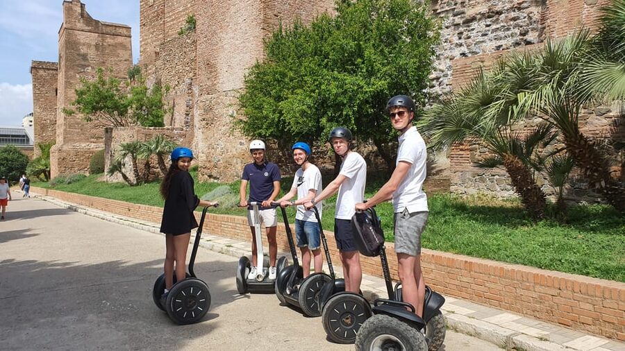 Malaga segway: Panoramic tour of Gibralfaro - Gearing up at QQ Bikes in Muelle Uno