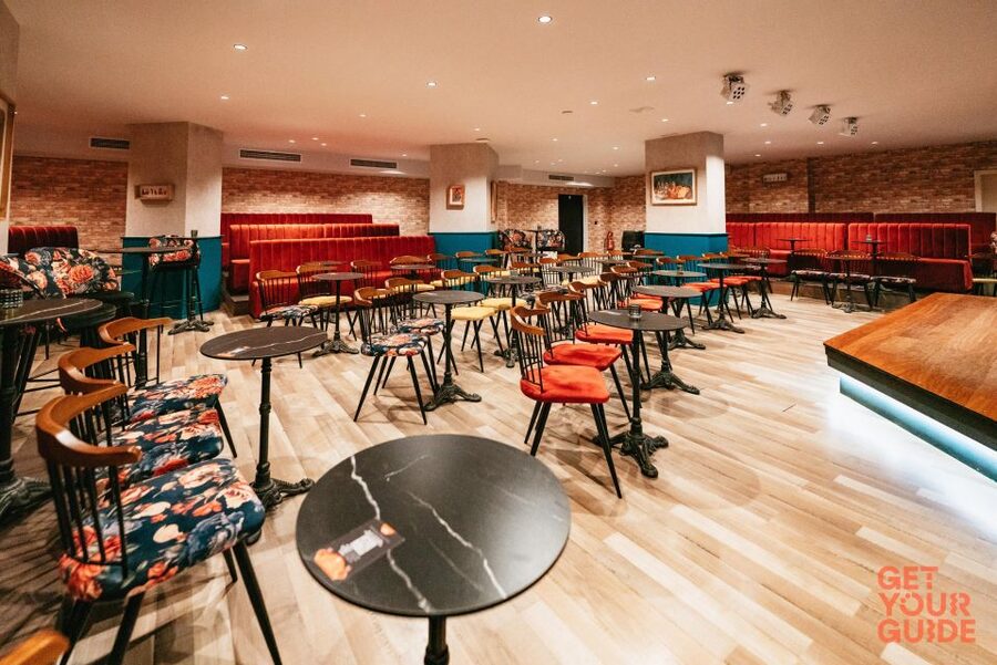 Malaga: Show and Food at Alegría Flamenco and Restaurant - Modern comforts and accessibility, without losing the flamenco feel
