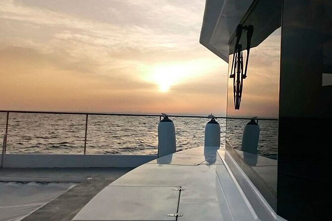 Malaga Sunset Cruise and Restaurant Dinner - Dinner at the port: the 3-course menu and drink plan