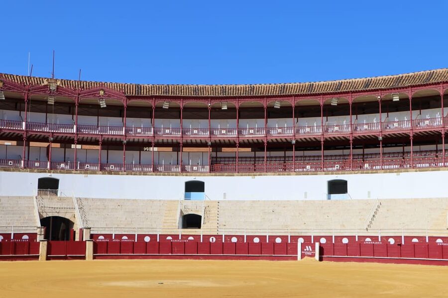 Malaga: Tour of Malagueta Bullring & Immersive Exhibition - Entering the Malagueta Bullring from Calle Maestranza