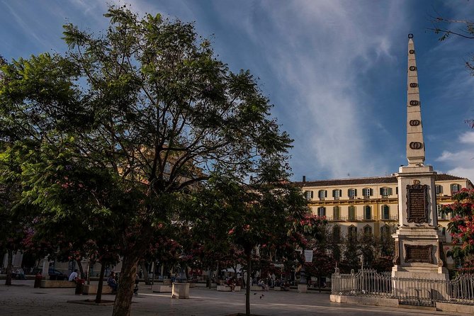 Malaga Tour with Cathedral, Alcazaba and Roman Theatre - Calle Larios for 10 minutes: your easy break in the historic center